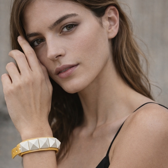 VALENTINO Rockstud Leather Bracelet New With Box - Picture 3 of 9